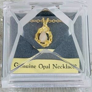 Vintage Ronte Of Beverly Hills Genuine Opal gold tone Necklace New